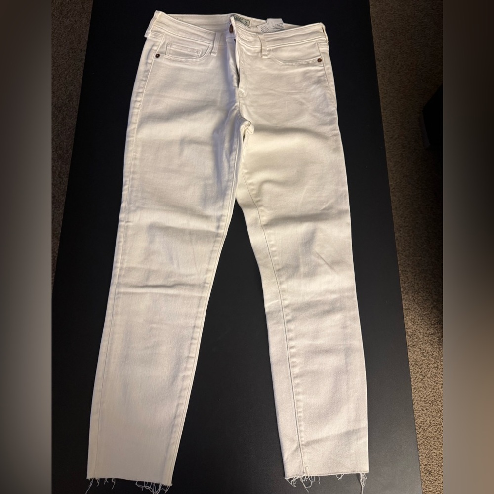 Abercrombie & Fitch Women's white Ankle length Skinny Jeans